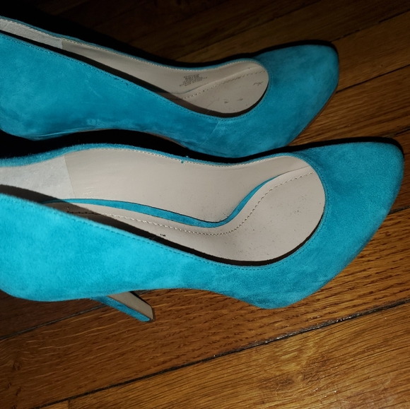 BCBG High Heels - Picture 2 of 4